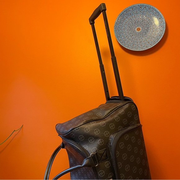 Adrienne Vittadini Duffel Roller Luggage, In Line Skate Wheels Luxury Travel Bag - Picture 6 of 10